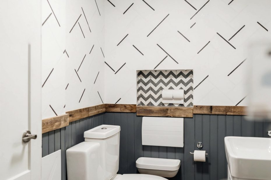 Small Half Bathroom Decor Ideas | Remodel on a Budget | Modern Farmhouse Style
